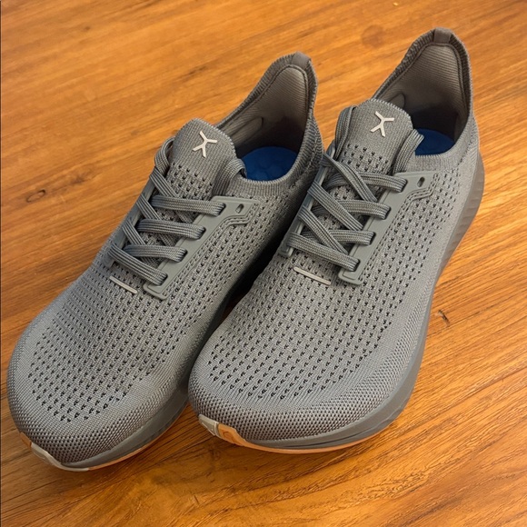Women’s/Mens’s Flux Adapt Gray Athletic Shoes (6.5W / 5.0 M) - Picture 1 of 6